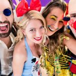 Comment organiser une soirée déguisée entre amis ?